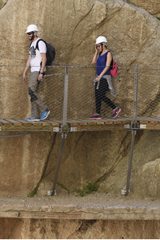 Two brave Spaniards walking the ´scariest walk on earth´.