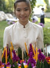 Thai girl with Krathrong